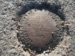 6th-rm-south.JPG (718207 bytes)